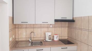 Fridge, coffee/tea maker, cookware/dishes/utensils, dining tables