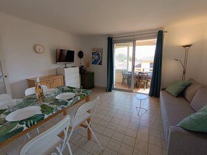 TV - Résidence Les Sangliers by Interhome (Saint-Raphaël)