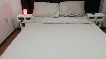 Basic Room | Iron/ironing board, free WiFi, bed sheets