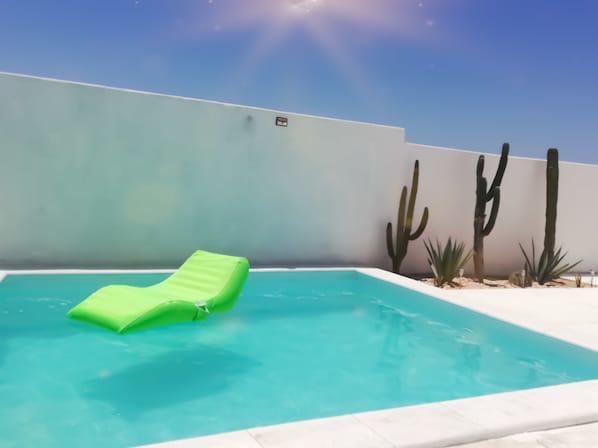 Basic Room | Terrace/patio - Casa huéspedes (Cabo San Lucas)