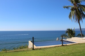 Comfort Villa, 4 Bedrooms | Beach/ocean view