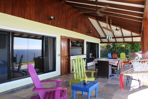 Comfort Villa, 4 Bedrooms | Living area