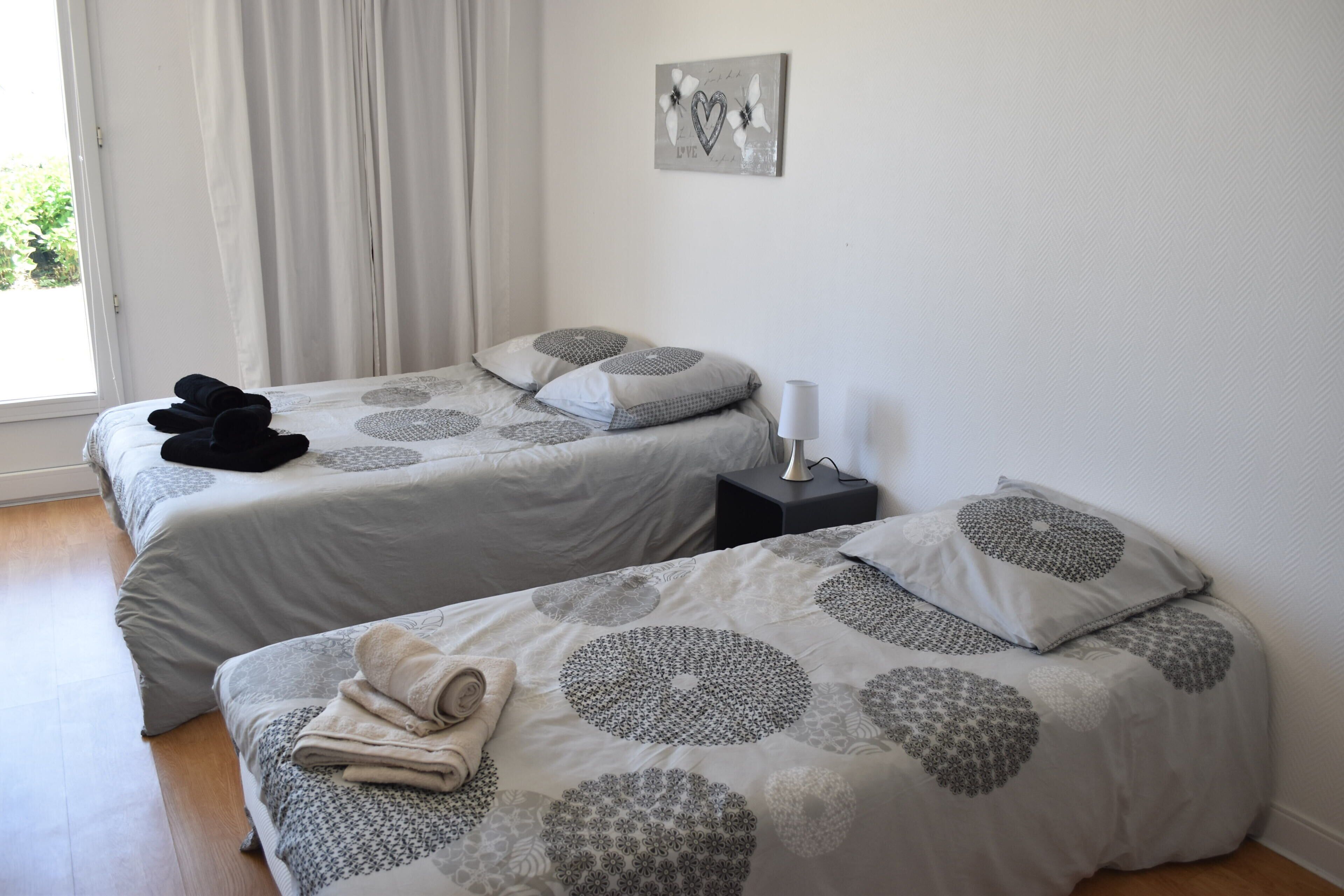 7 habitaciones, tabla de planchar con plancha, wifi y ropa de cama 