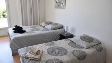 7 habitaciones, tabla de planchar con plancha, wifi y ropa de cama