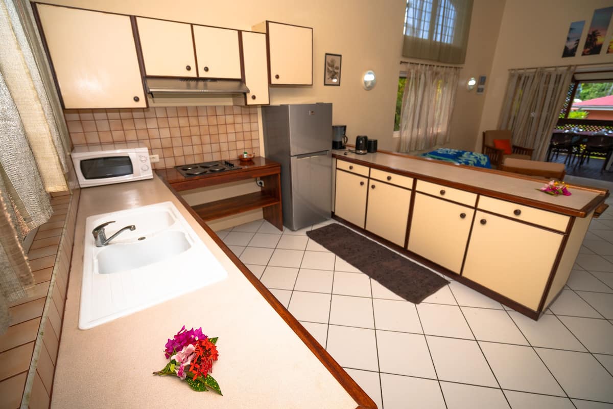 house, ensuite | private kitchen | mini-fridge, coffee/tea maker, electric kettle, high chair