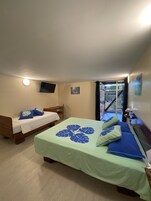 Estúdio família, banheiro privativo, vista para o jardim | Camas Select Comfort, frigobar, individualmente decorados