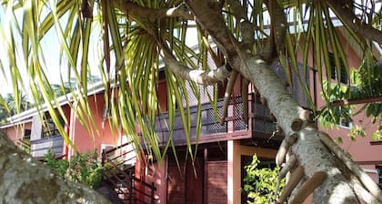 Bora Bora Holiday's Lodge and Villa
