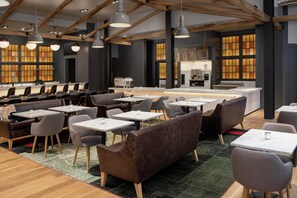 Frokost, lunsj og middag serveres