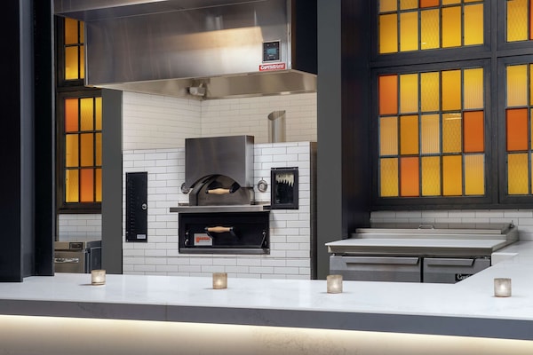 S'hi serveixen esmorzars, dinars i sopars