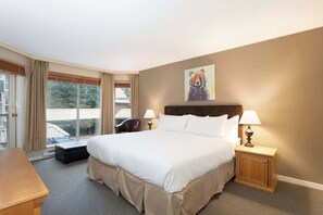 3 bedrooms, iron/ironing board, WiFi, bed sheets - Condo on Blackcomb w/ hot tub & ski access (Whistler)