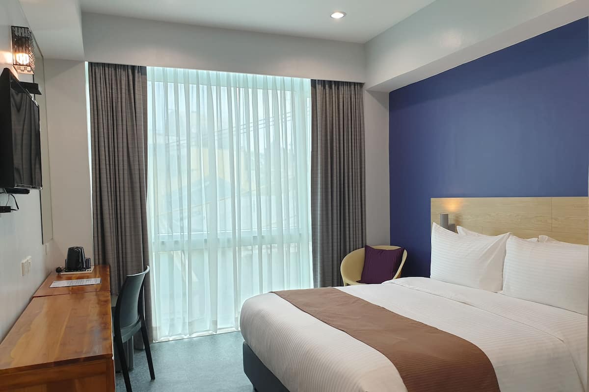 In-room safe, free WiFi, bed sheets