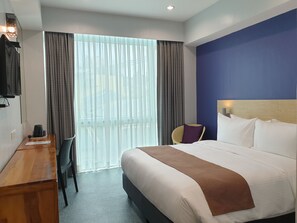 In-room safe, free WiFi, bed sheets - Leez Inn Makati (Makati)