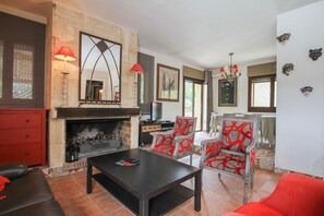 TV, fireplace, DVD player