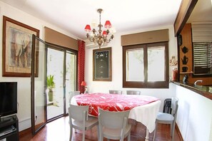 Dining - Club Villamar - Wonderful villa with big garden and private pool, in a quiet place (Santa Cristina de Aro)