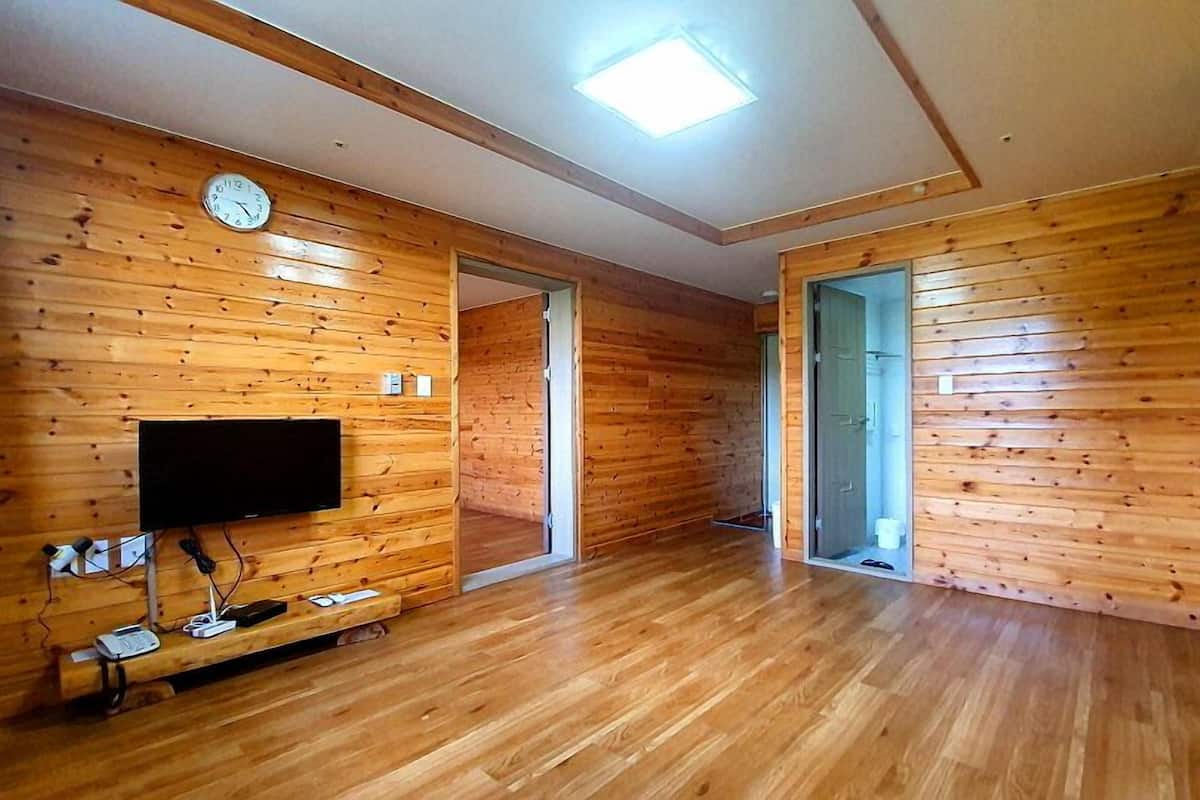 家庭客房 (Ondol, Two Rooms) | 遮光窗簾/窗簾、免費 Wi-Fi