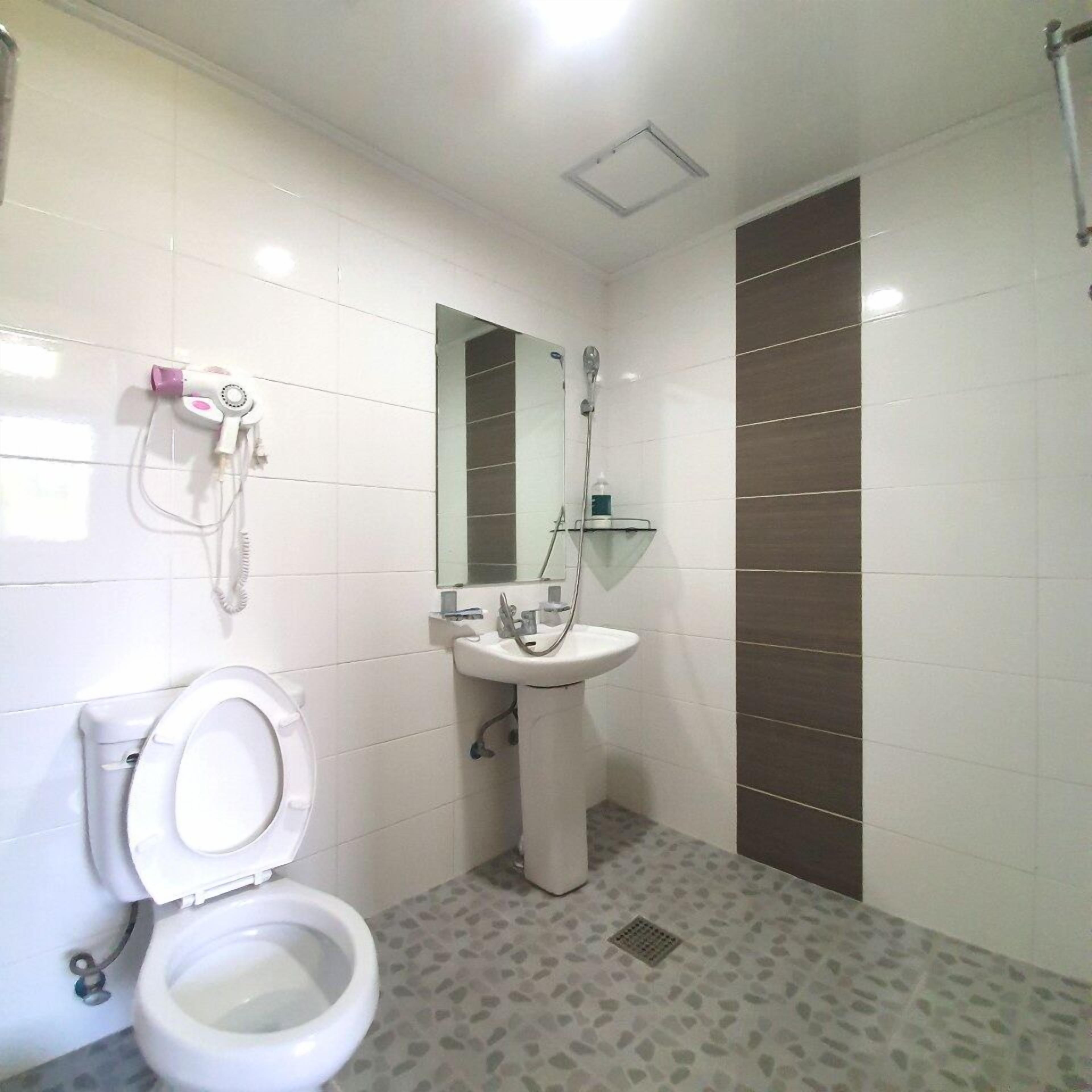 family room (ondol, two rooms) | blackout curtains, free wifi