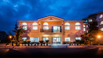 Fasade – kveld/natt