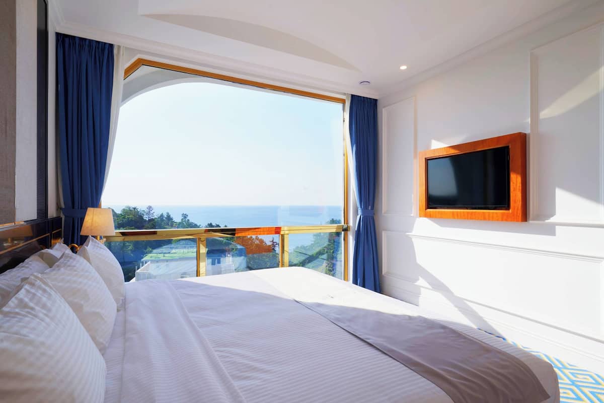 ocean view royal suite with jacuzzi | view from room