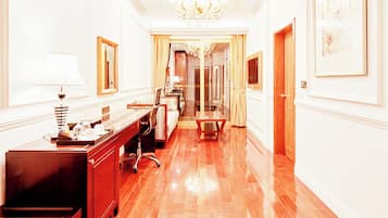 Garden View Suite with Jacuzzi | Egyptian cotton sheets, premium bedding, down comforters