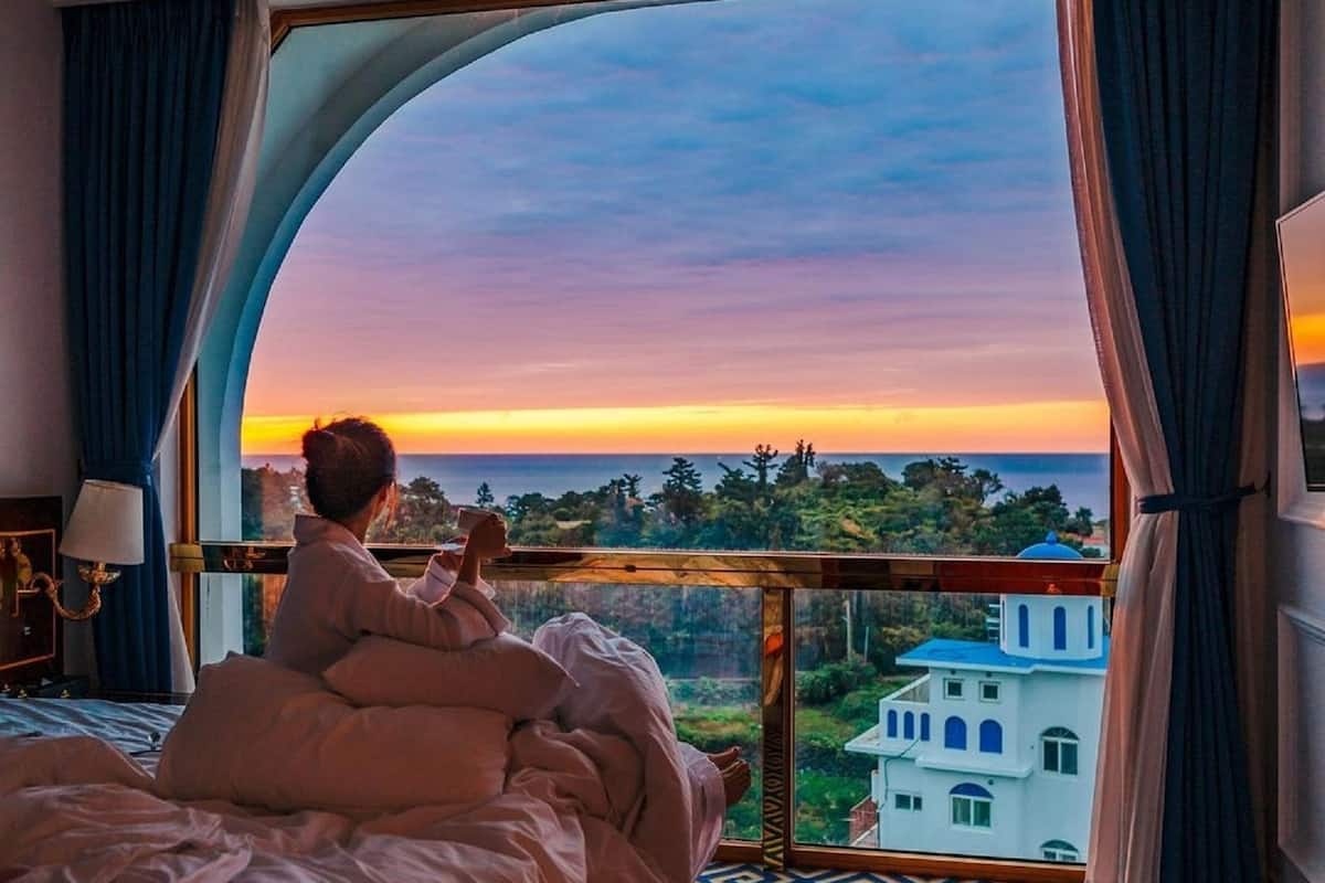 ocean view royal suite with jacuzzi | egyptian cotton sheets, premium bedding, down duvets