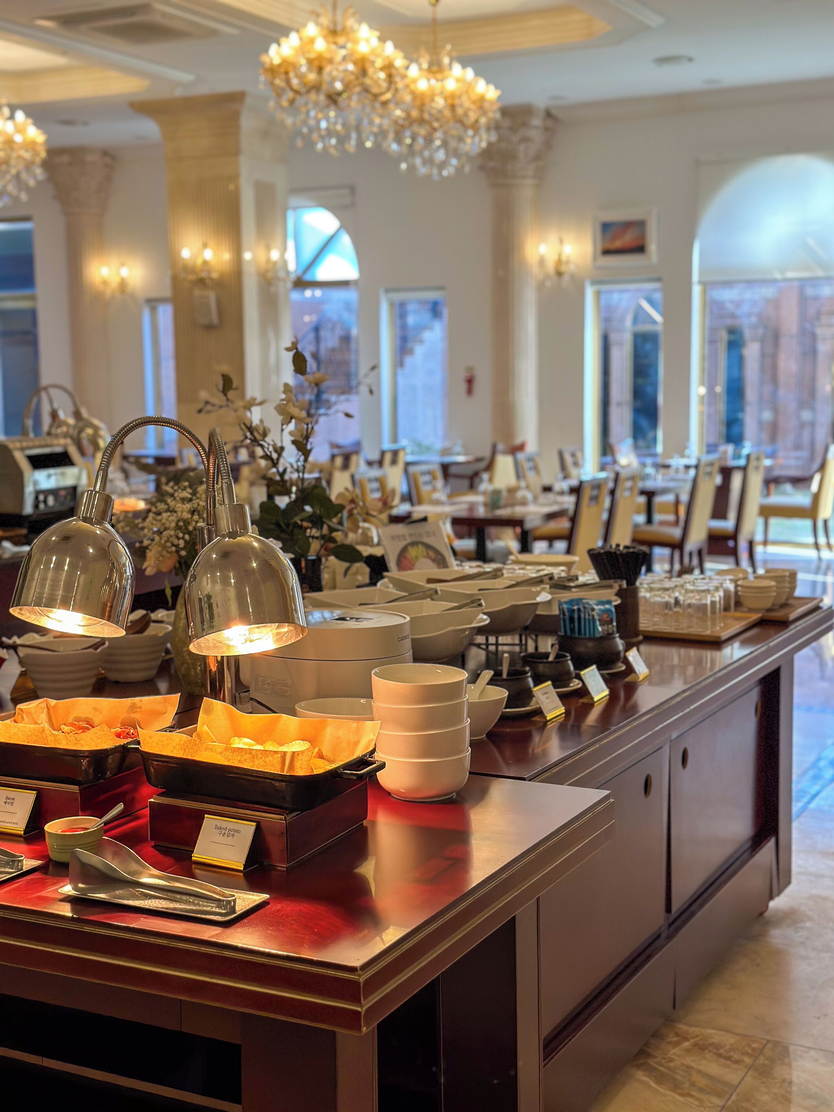 每日供應全套早餐 (每人 KRW45000)