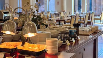 Daily full breakfast (KRW 45000 per person)