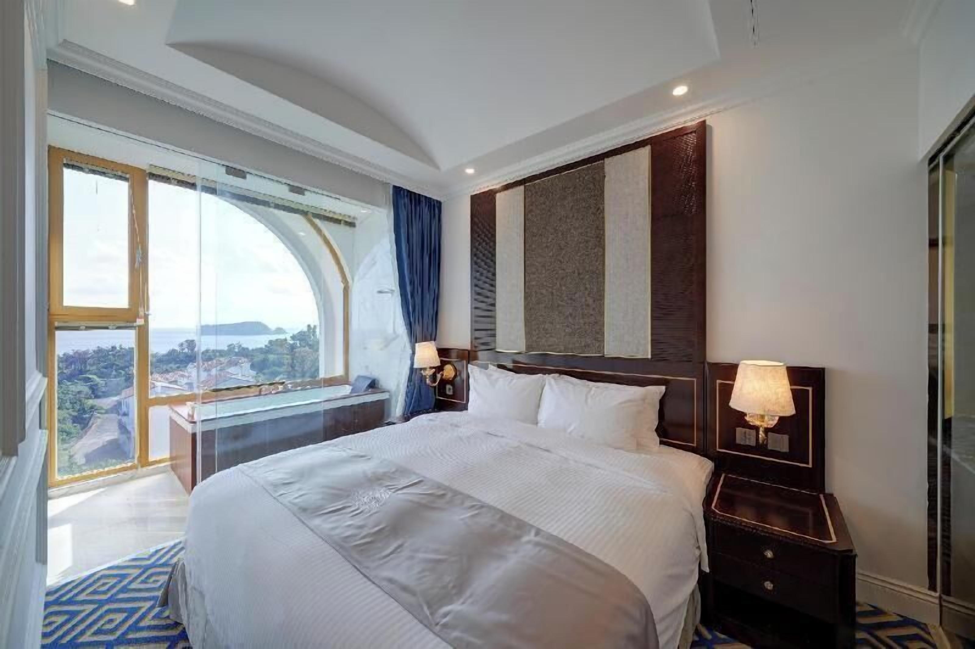 Egyptian cotton sheets, premium bedding, down duvets
