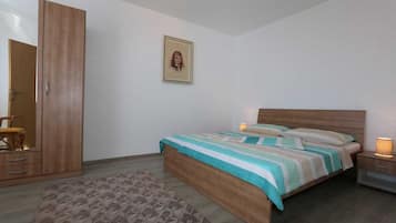 2 bedrooms, iron/ironing board, WiFi (free), bed sheets
