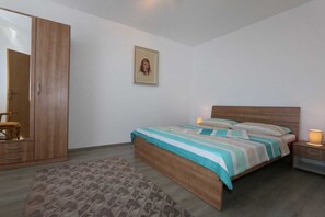 2 soverom, strykejern/-brett, internettilgang og sengetøy