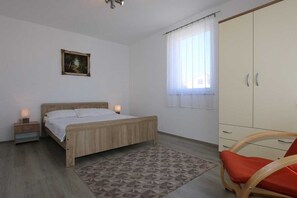 2 quartos, ferros/tábuas de passar roupa, Wi-Fi de cortesia