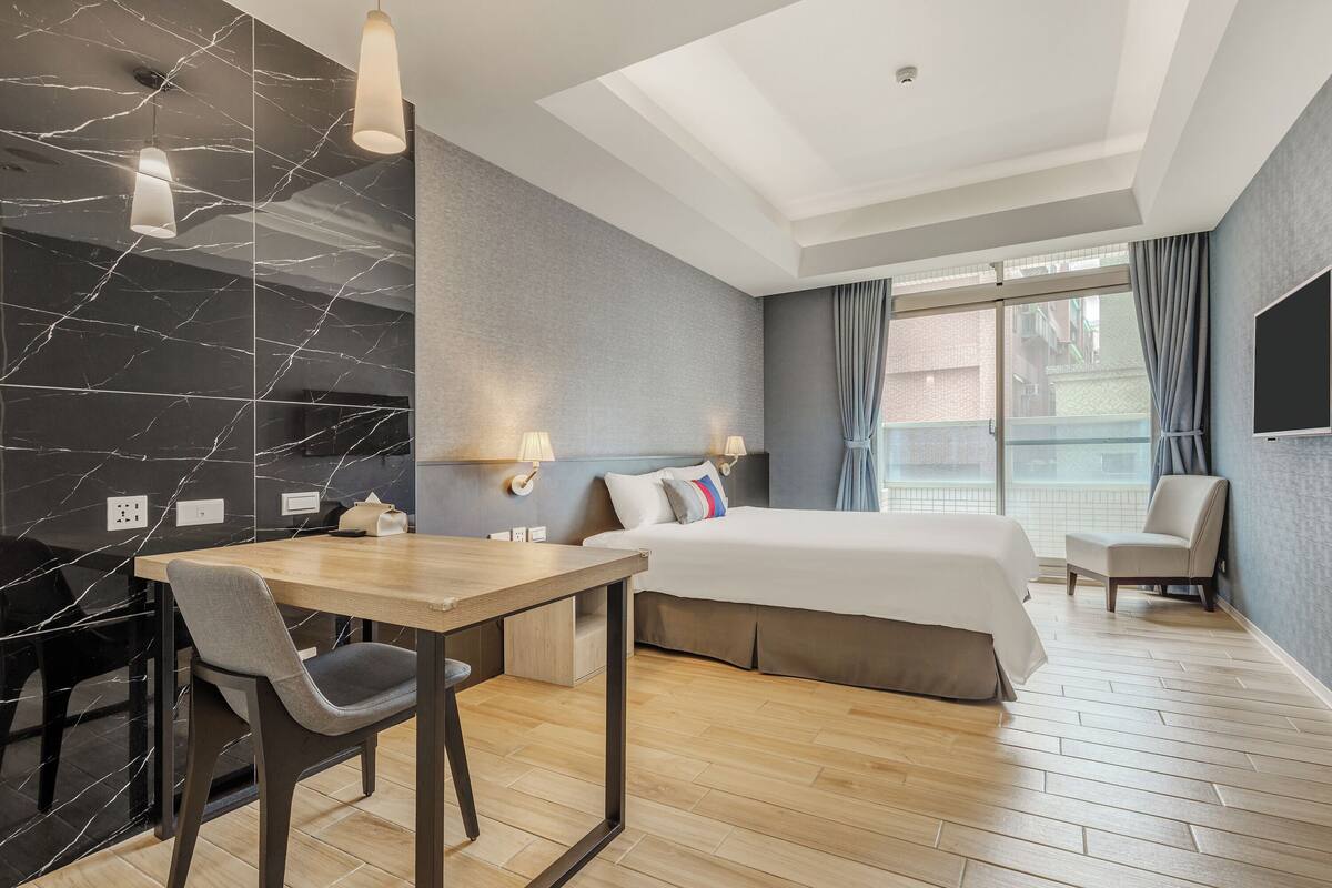 Deluxe Double Room | 1 bedroom, in-room safe, desk, free WiFi
