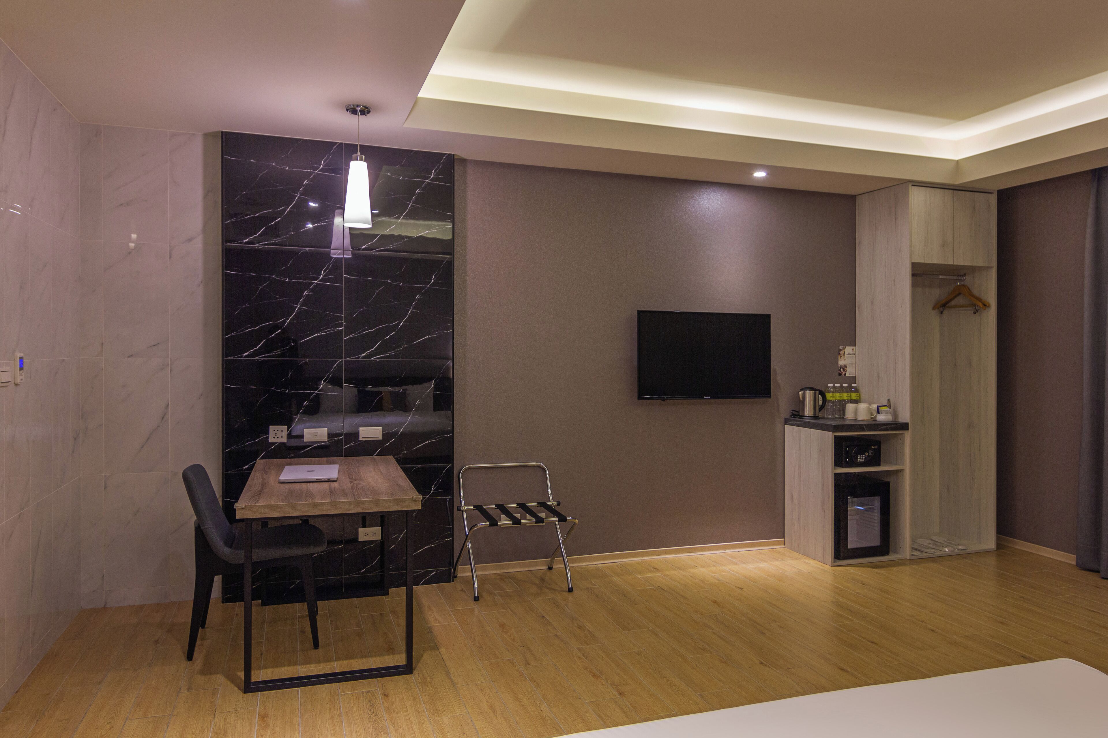 deluxe quadruple room, 2 queen beds | 1 bedroom, in-room safe, desk, free wifi