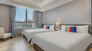 Habitación cuádruple superior | 1 dormitorio, caja fuerte, escritorio y wifi gratis