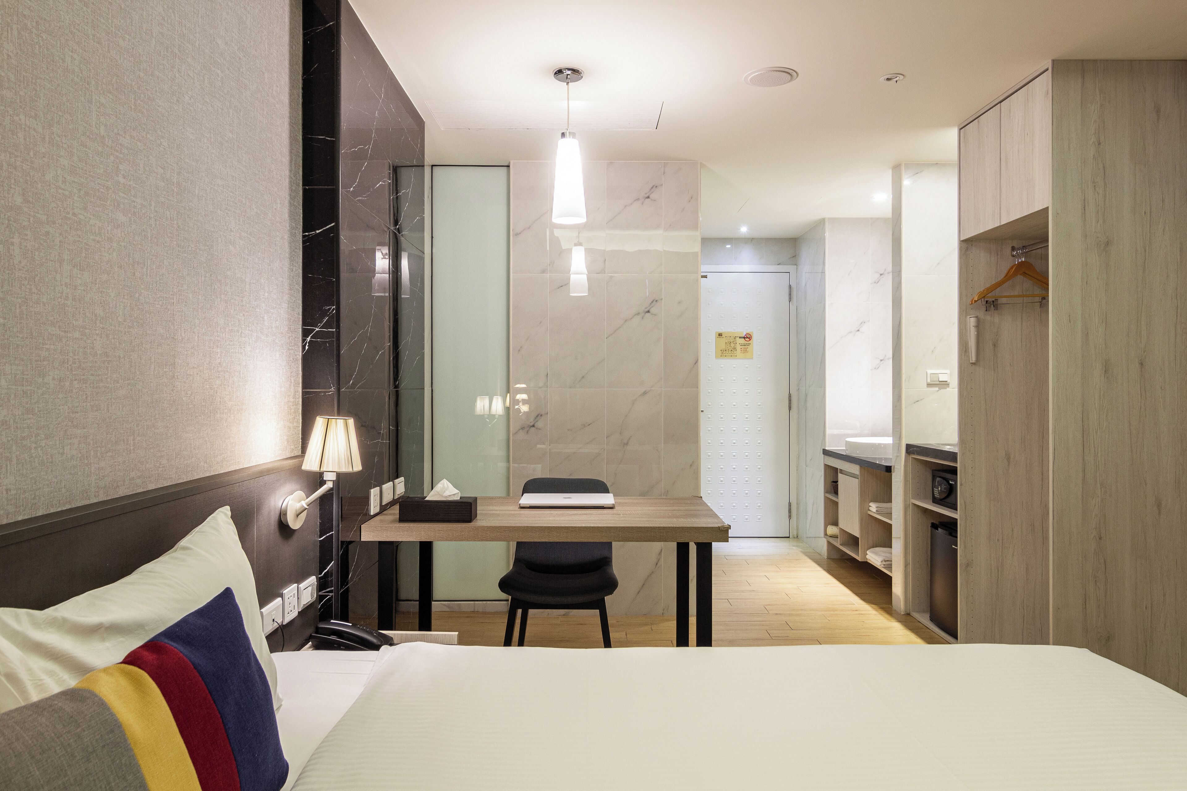 superior double room | 1 bedroom, in-room safe, desk, free wifi