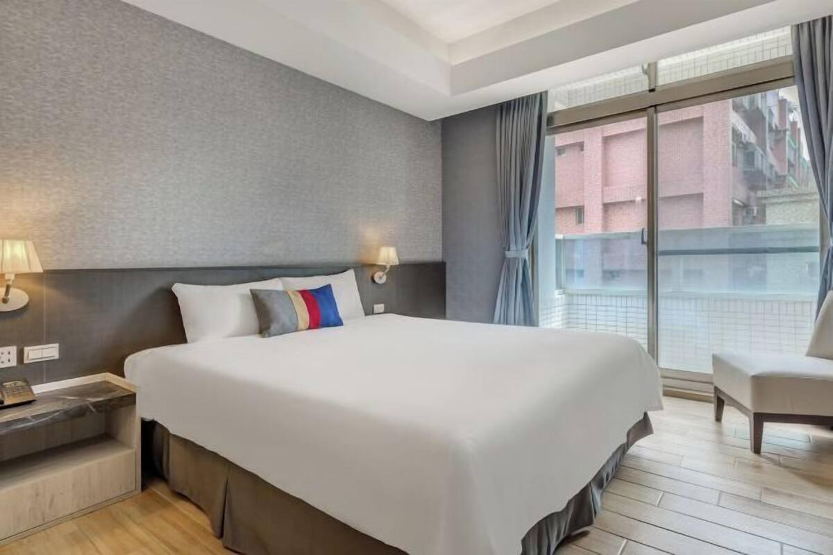 1 bedroom, in-room safe, desk, free WiFi