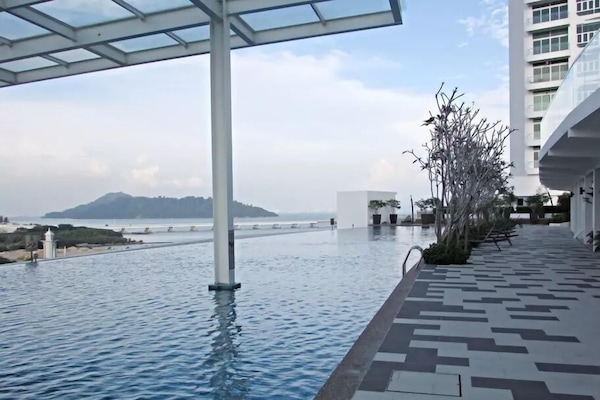 La Vue at Oceanfront