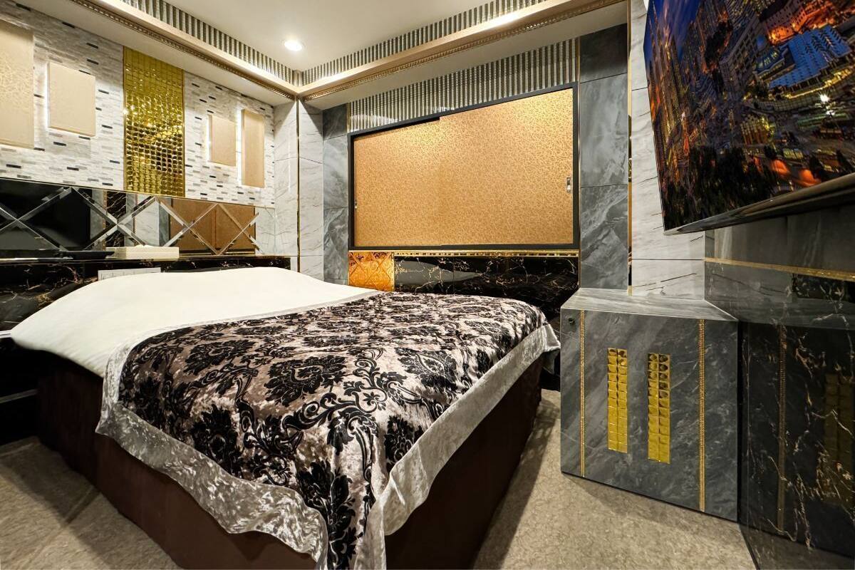 WiFi (free), bed sheets