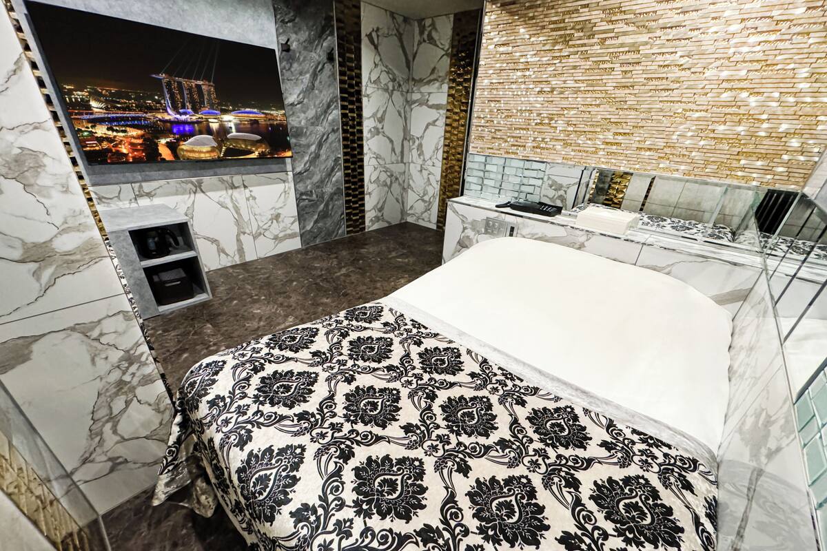 Standard Double Room, Smoking | WiFi (free), bed sheets