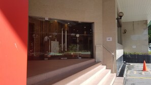 Property entrance - Abdul Razak Hotel Apartment (Bandar Seri Begawan)