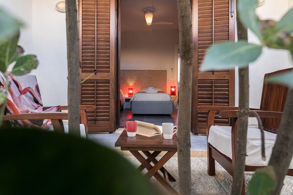 2 bedrooms, iron/ironing board, travel crib, free WiFi - Villa dei Colori - red villa (Favignana)