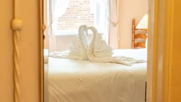 5 bedrooms, iron/ironing board, travel cot, free WiFi