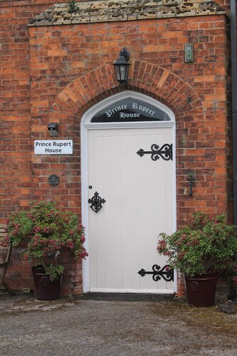 Spacious period property on historic, private estate with seasonal, outdoor pool