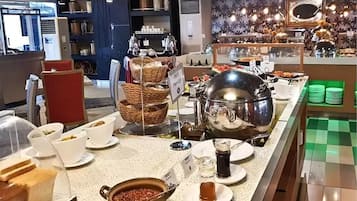 每日供應吃到飽早餐 (每人 BND14.50)