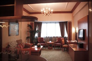 Junior Suite | Living area | 33-inch Smart TV with satellite channels, TV - The Centrepoint Hotel (Bandar Seri Begawan)