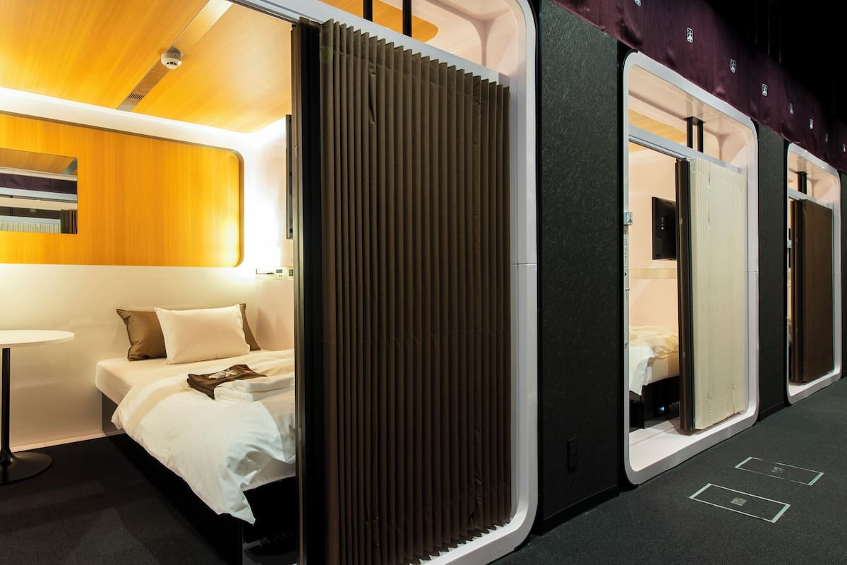 Cofres nos quartos, Wi-Fi de cortesia, roupa de cama