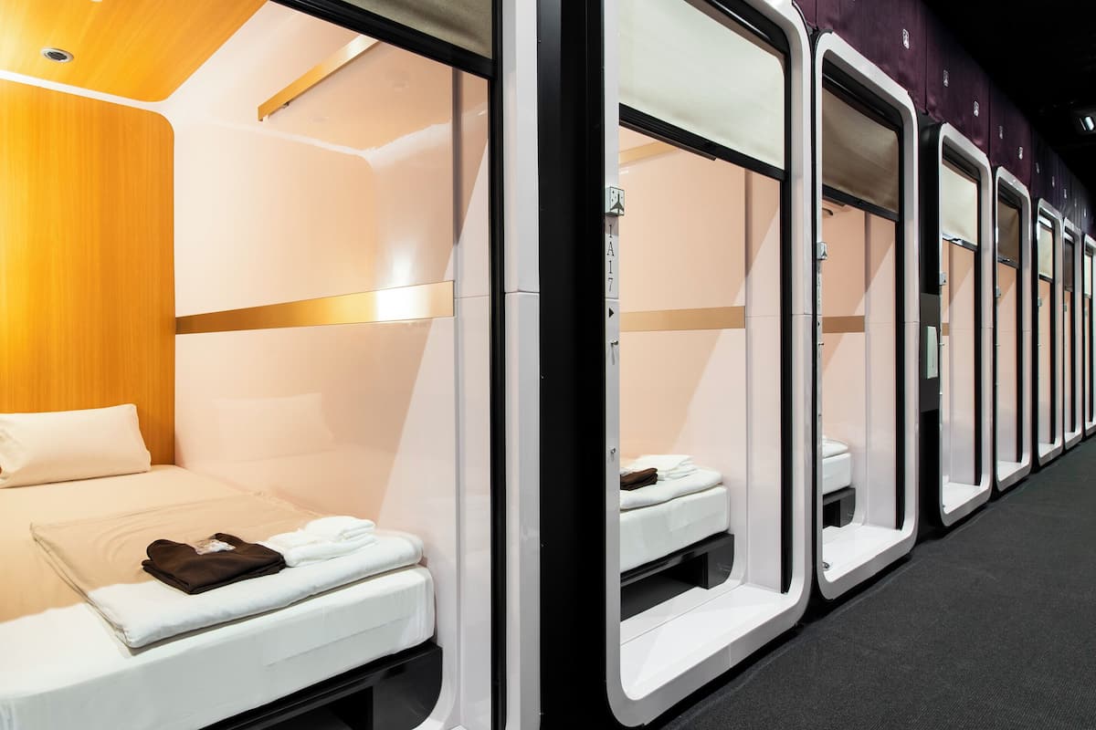 Cofres nos quartos, Wi-Fi de cortesia, roupa de cama
