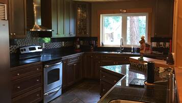 冰箱、微波炉、烤箱、炉灶