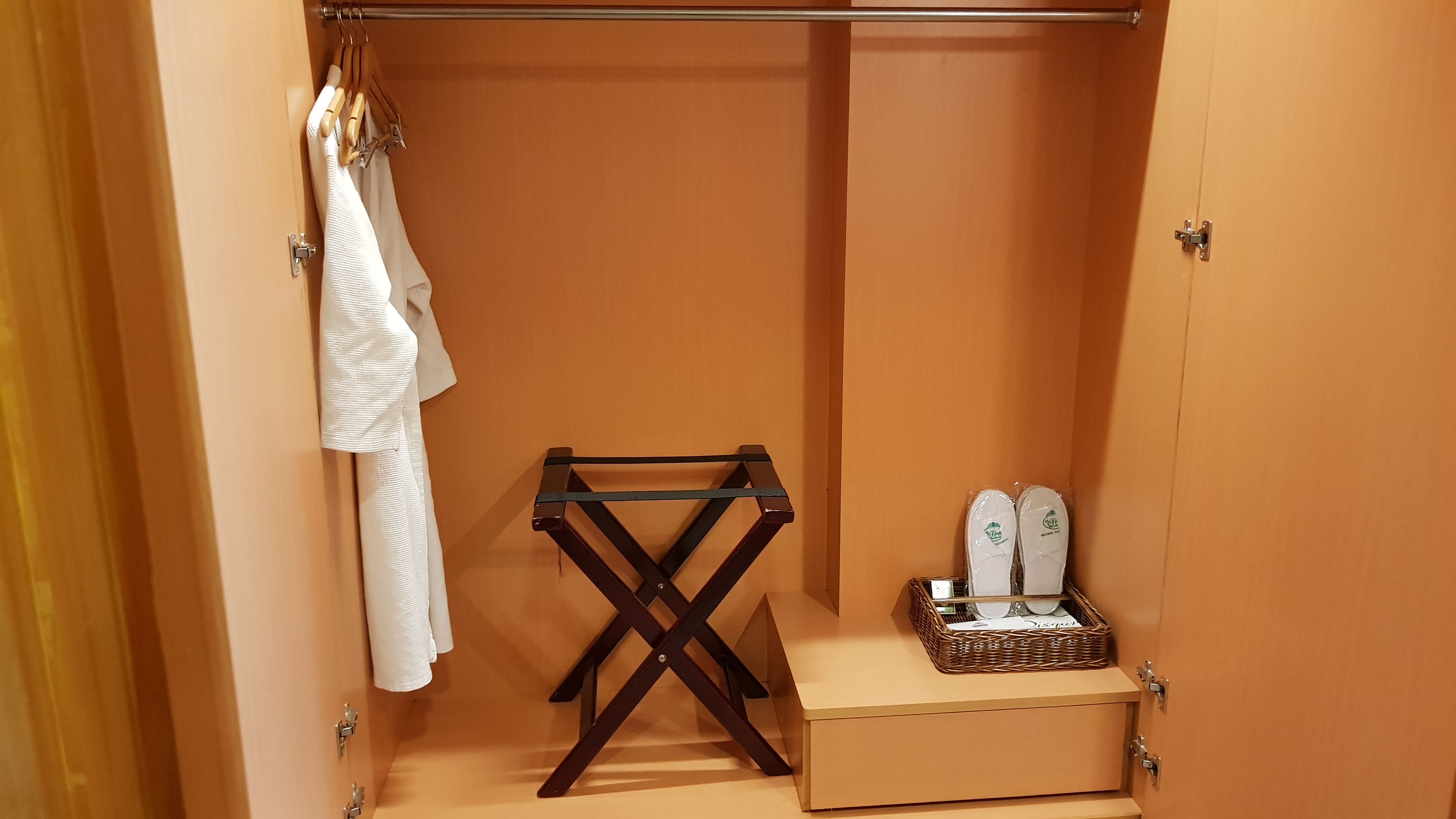 in-room safe, desk, laptop workspace, blackout curtains