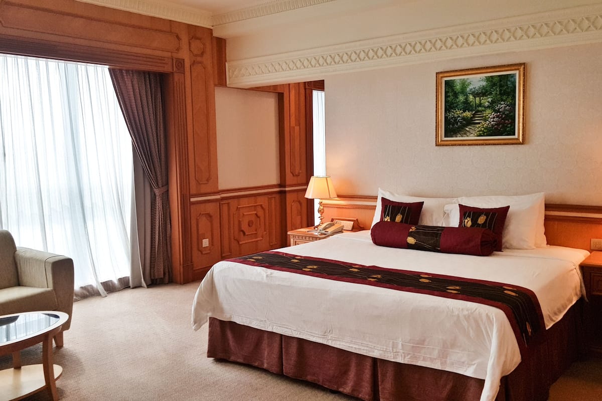 in-room safe, desk, laptop workspace, blackout curtains