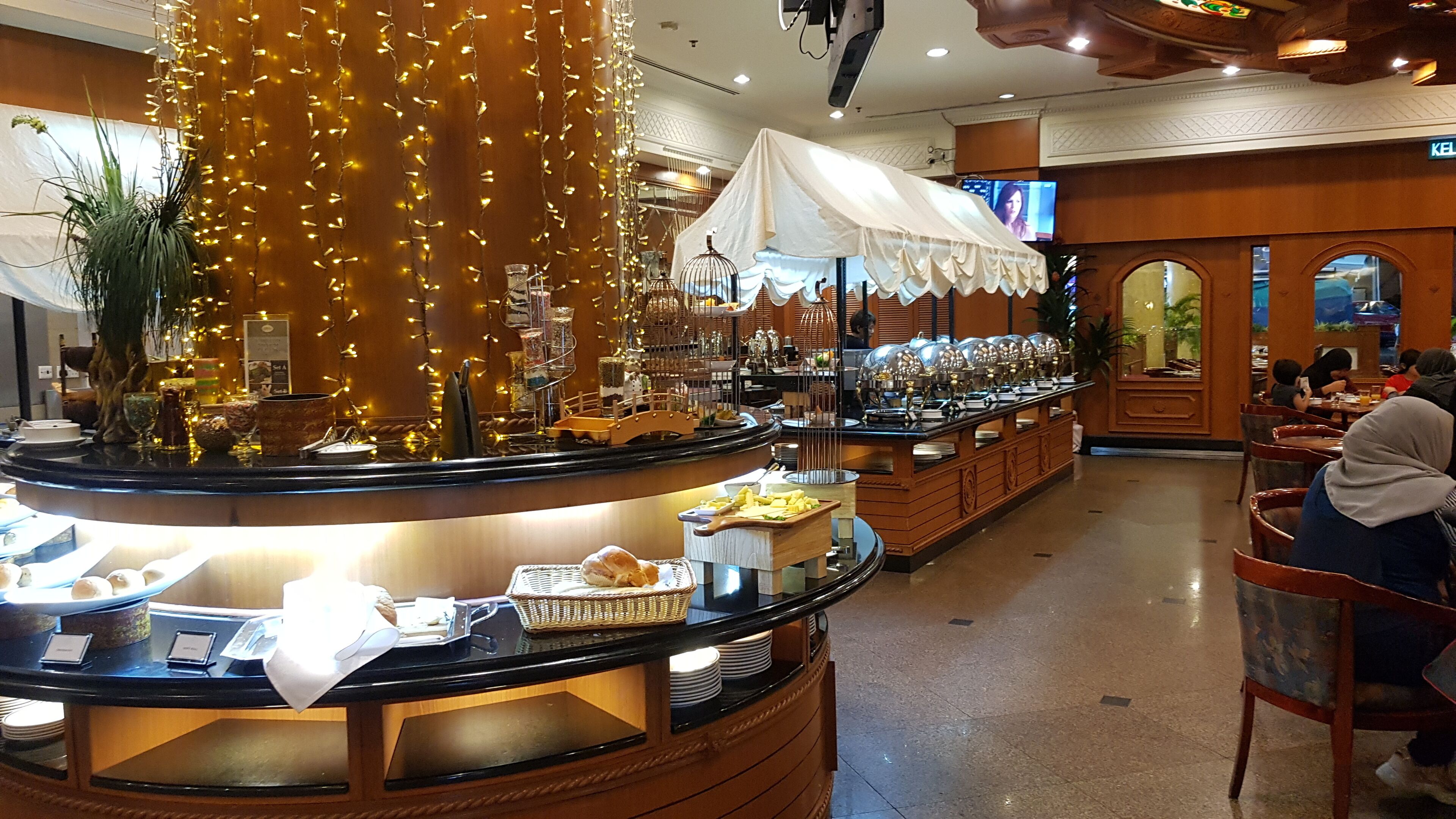 daily buffet breakfast (bnd 18 per person)